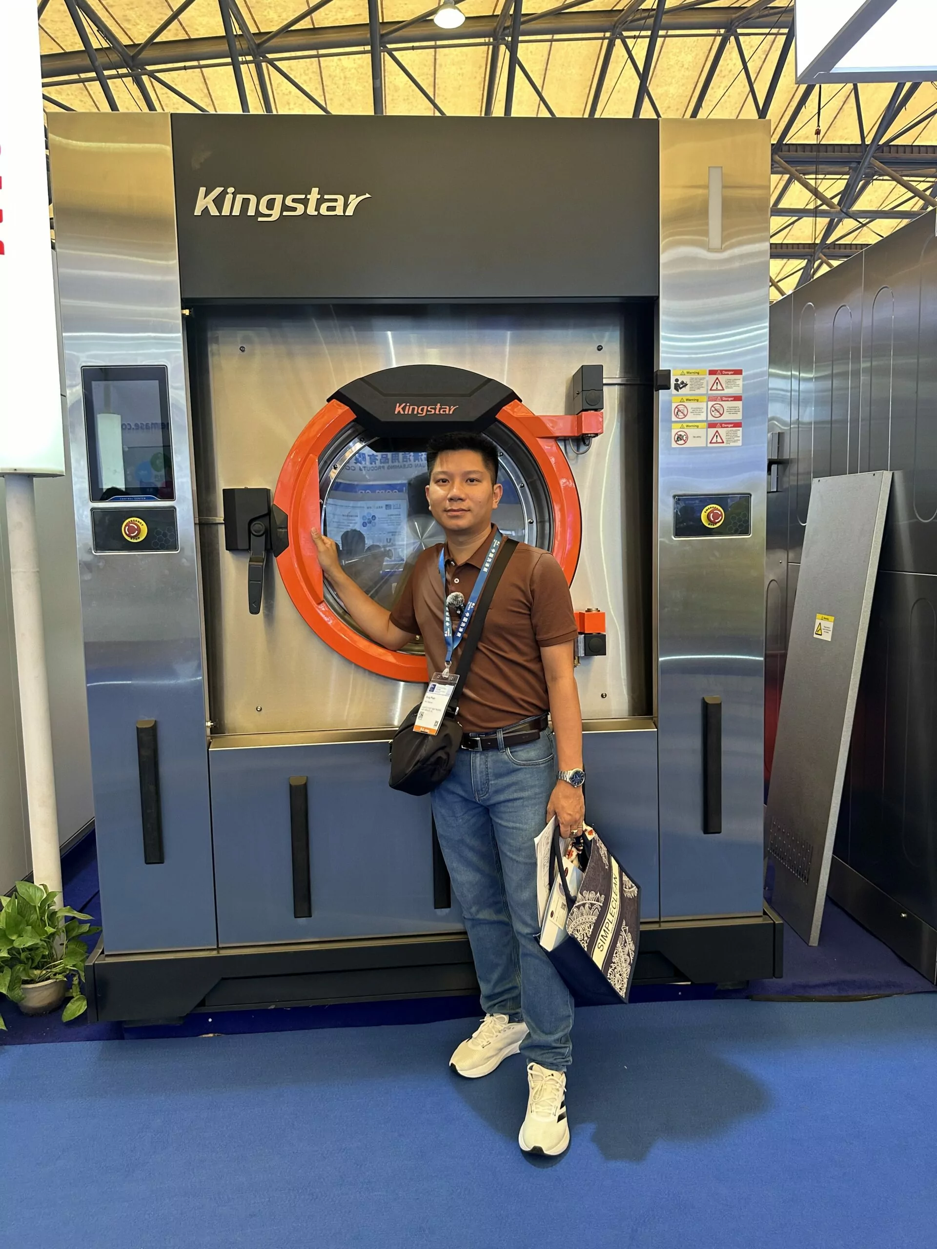 Học Hỏi Kinh Nghiệm Setup Tiệm Giặt và Vận Hành Nhà Máy Giặt Khô Là Hơi Triệu Đô!!!