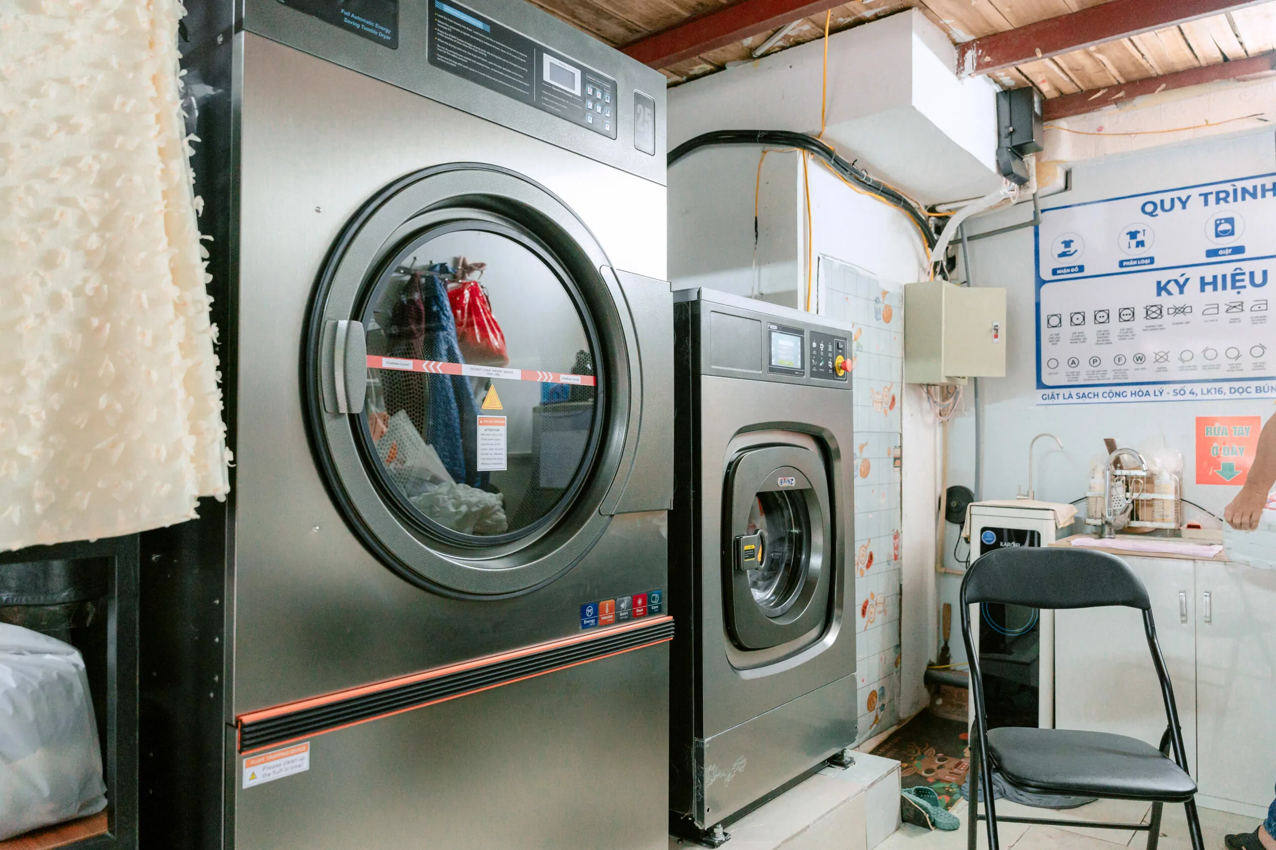 Máy Giặt Công Nghiệp Giá Rẻ Chỉ Từ 100 Triệu – Giải Pháp Tối Ưu Cho Tiệm Giặt Là Tại Nông Thôn